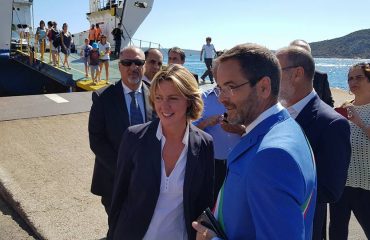 La Ministra della Salute Lorenzin con il sindaco di La Maddalena Luca Montella - Foto Amministrazione Comunale La Maddalena