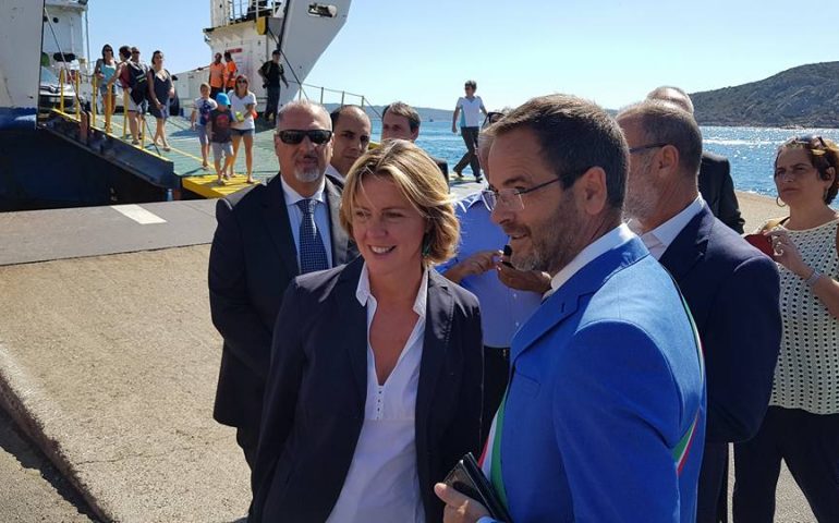 La Ministra della Salute Lorenzin con il sindaco di La Maddalena Luca Montella - Foto Amministrazione Comunale La Maddalena