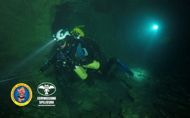 Lo speleologo Daniele Maugeri nella grotta scoperta a Urzulei - Foto di Enrico Seddone