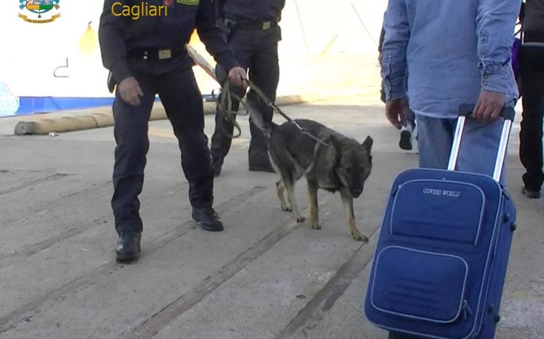 Fermato al porto di Cagliari con 44 grammi di hashish. Denunciato un uomo