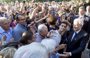Il Presidente Sergio Mattarella tra la gente