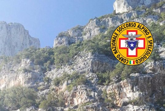 Baunei, turista russa si perde e trascorre la notte sulla parete rocciosa appesa a trenta metri dal mare