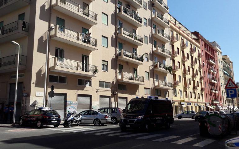 Allarme per una valigia sospetta in via Pascoli: intervengono gli artificieri