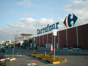 Ladro da record a Quartu: ruba da Carrefour e si fa fermare due volte in due giorni