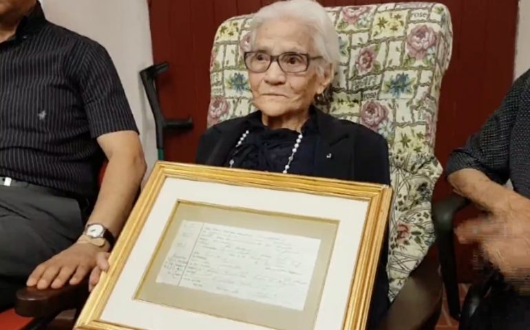Tuili festeggia la nuova centenaria Maria Vincenza Melis, la nonnina del paese ha compiuto 100 anni