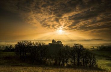 concorso foto wikipedia Torrechiara_luci_al_tramonto