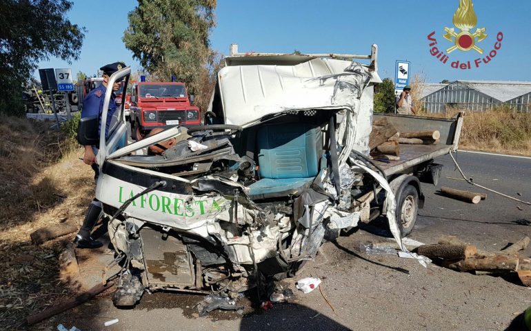 Scontro frontale all’altezza di Santa Margherita di Pula: grave l’autista di un motocarro