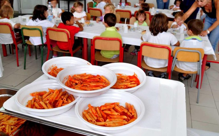 Assemini: il Comune rivede il servizio mensa, più pasti alle scuole primarie meno alle medie