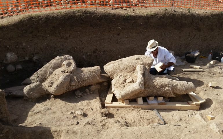 Si riscava a Mont’e Prama: gli archeologi sono convinti che dal sito possano emergere nuovi frammenti di statue