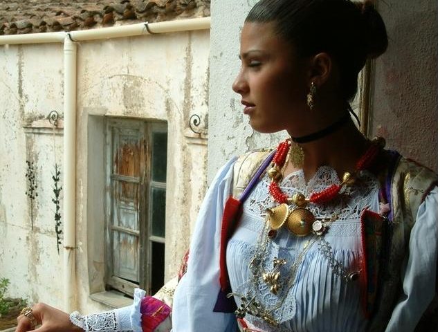 A lu connoches su coro de sa Sardigna? Per la seconda tappa di Autunno in Barbagia andiamo a Oliena: la terra del vino che stregò D’Annunzio