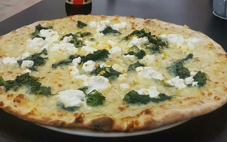 Pizza al maialetto, aperitivi “appendino” e tanto altro: da Wow l’originalità fa coppia con gusto