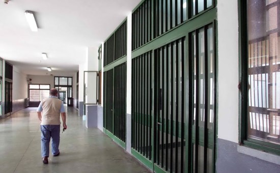 Tentativo di suicidio nel carcere minorile di Quartucciu: giovane salvato da un agente penitenziario