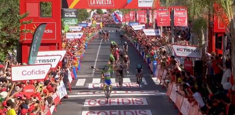 Vuelta, un’altra vittoria italiana: Trentin fa tris, Froome mantiene la maglia rossa davanti a Nibali e Aru è sempre settimo