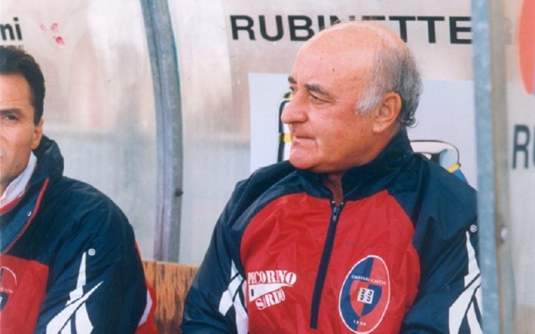 Carlo Mazzone sulla panchina del Cagliari - Foto Corriere