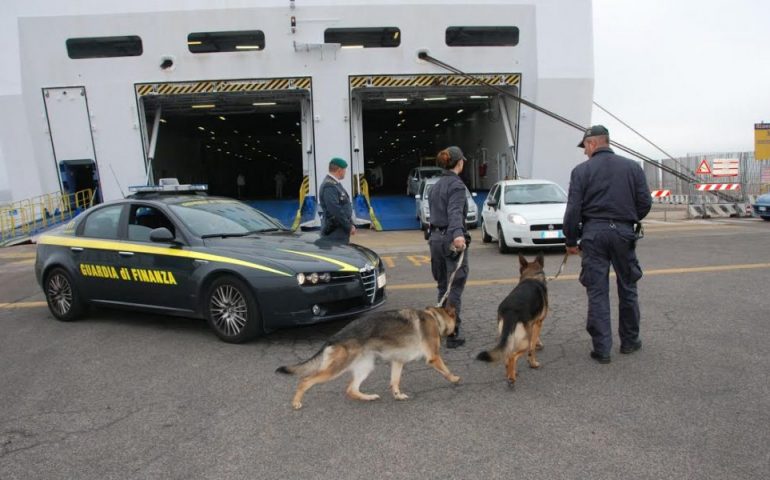 Finanza olbia cani ovuli cocaina porto olbia