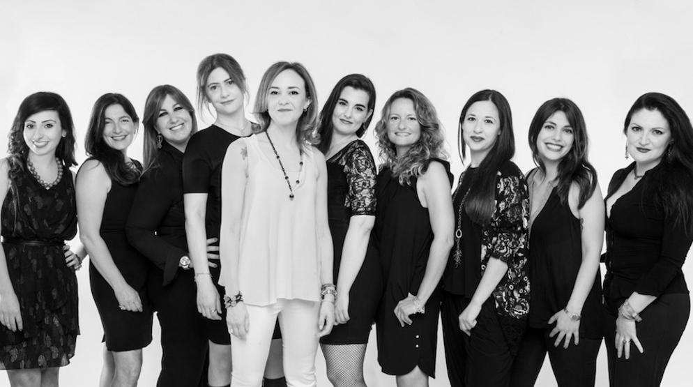 Francesca Columbu con le giornaliste de La Donna Sarda - foto Corriere.it