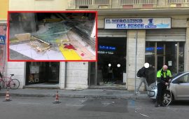 Incidente auto sfonda vetrata mercatino del pesce di via sonnino cagliari 4