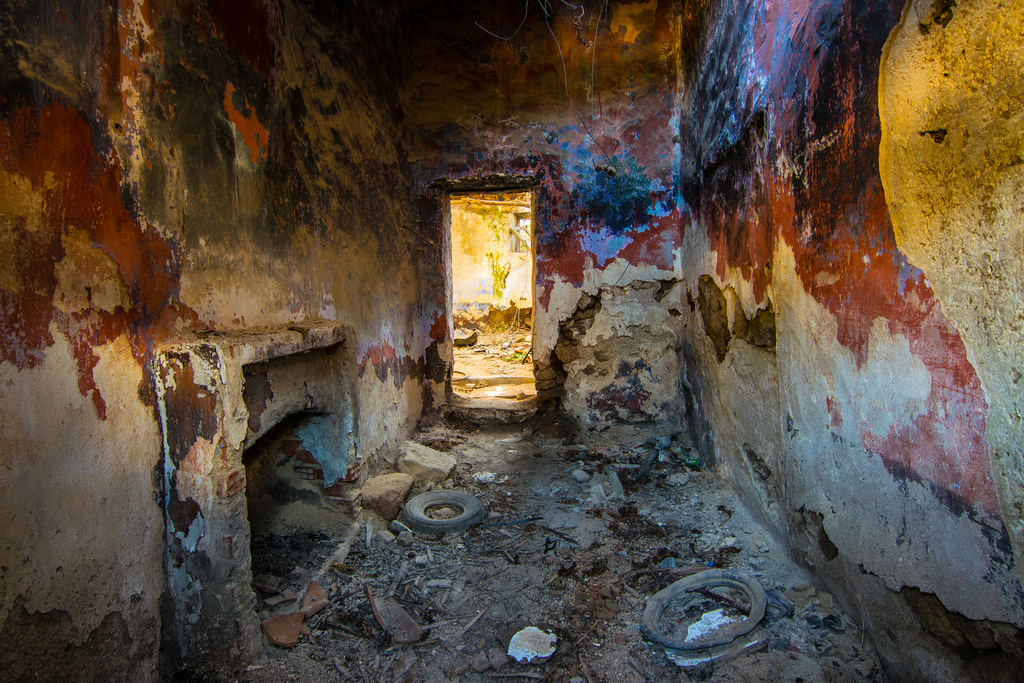 Lollove, interno casa abbandonata - Foto di Marco Seddone, fonte www.flickr.com
