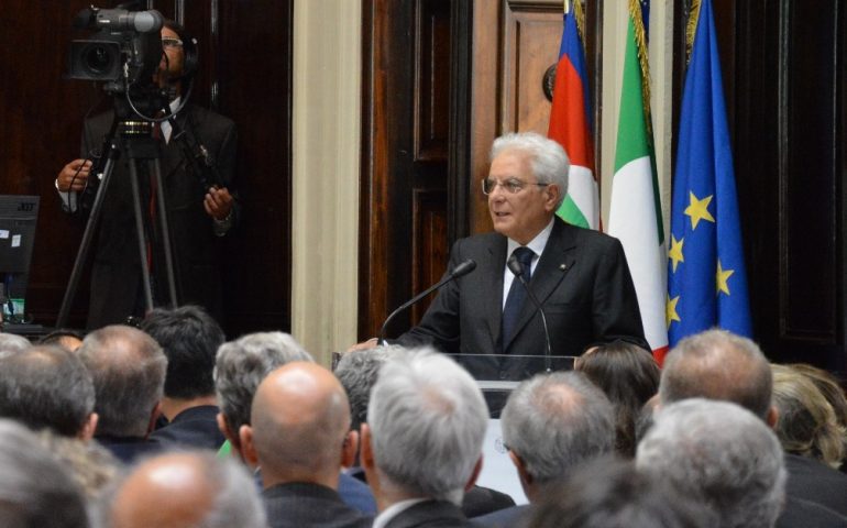 Mattarella contestato da un indipendentista sardo: “Sardigna no est Italia”