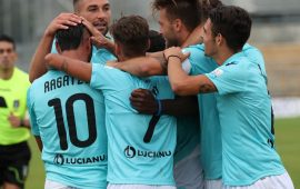 Olbia festeggia il gol di Ragatzu