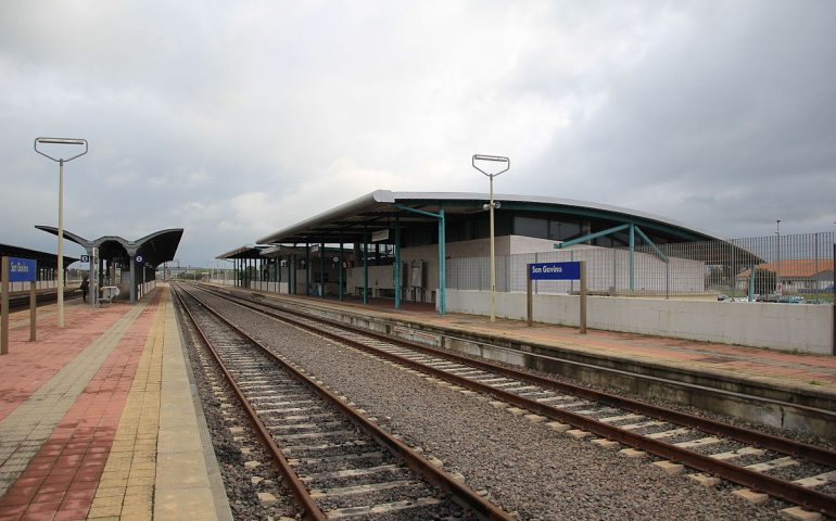 Tragedia a San Gavino, uomo muore sui binari travolto dal treno che marciava verso Oristano