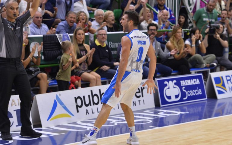 Dinamo Sassari al riscatto casalingo nel lunch match: Reggio Emilia sconfitta per 77-67