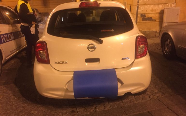 auto con targa coperta per evitare di pagare la ztl