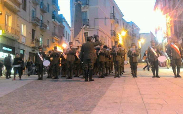 Centenario della battaglia di Caporetto: a Cagliari in piazza Martiri la Brigata Sassari suona “Dimonios” (VIDEO)