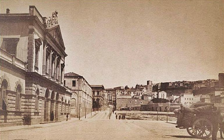 La Cagliari che non c’è più: la stazione dei treni nel 1879. Non ci sono palazzo Vivanet e piazza Matteotti