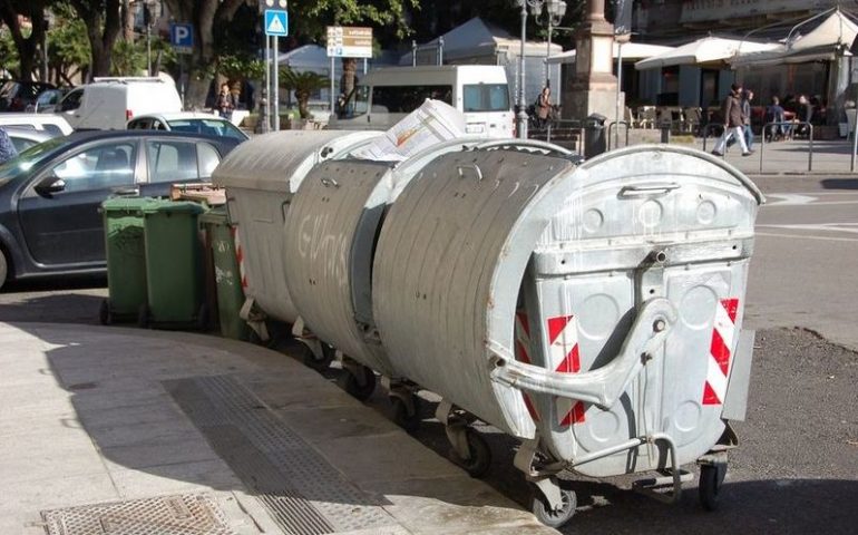 Rimozione temporanea dei cassonetti a Cagliari in occasione della visita di Mattarella