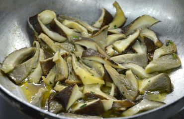 La ricetta Vistanet di oggi: cordolin’e pezza (funghi di carne) trifolati e saltati in verde in padella