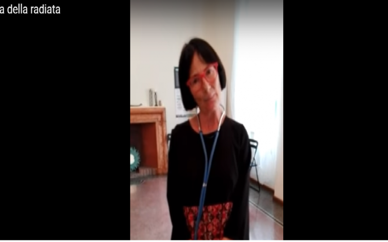 “La danza della radiata”: il VIDEO di Gabriella Mereu, discussa (ex) dottoressa quartese, si prende gioco dei medici tradizionali