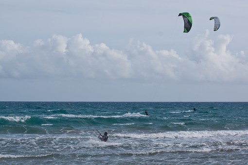 Cagliari con il vento in poppa: in arrivo i campionati del mondo di Kiteboard, il “Sardinia Grand Slam”