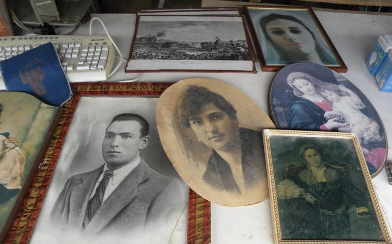 Affari o patacche tra le bancarelle del mercatino di viale Trento: la passeggiata domenicale dei cagliaritani amanti del vintage e del pezzo introvabile (PHOTOGALLERY)