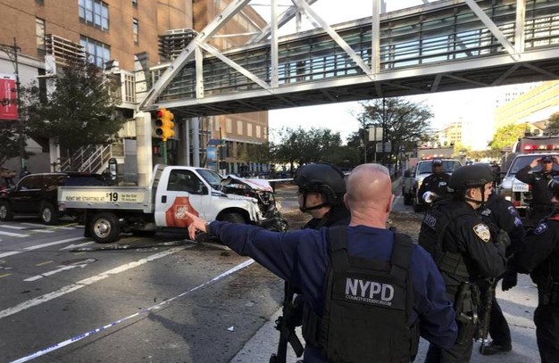 New York, sei morti e quindici feriti dopo un incidente e una sparatoria a Manhattan. Si tratterebbe di terrorismo