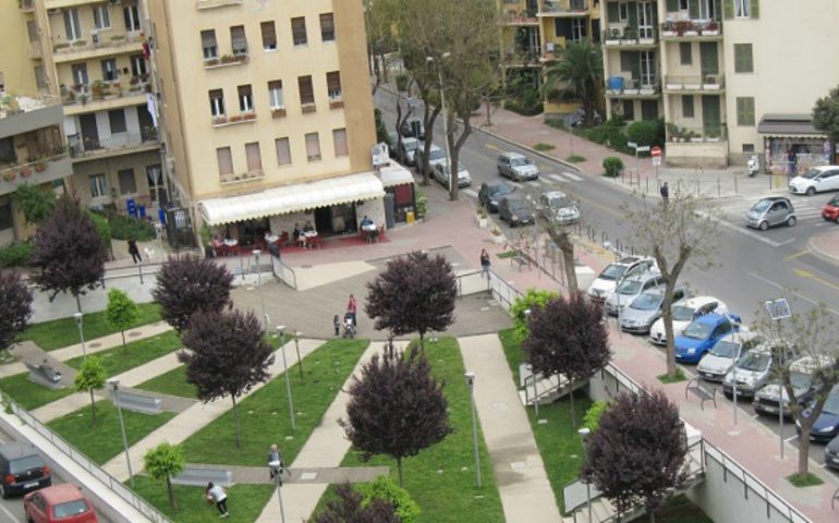 Atti osceni in piazza Maxia a Cagliari: caccia a un uomo che si è masturbato davanti ad alcune ragazze