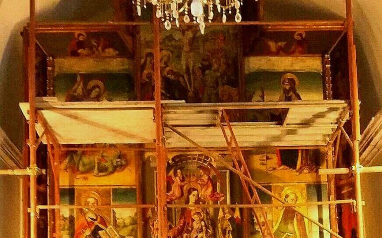 È cominciato a Tuili il lavoro di smontaggio del magnifico retablo del Maestro di Castelsardo, uno dei capolavori dell’arte pittorica sarda