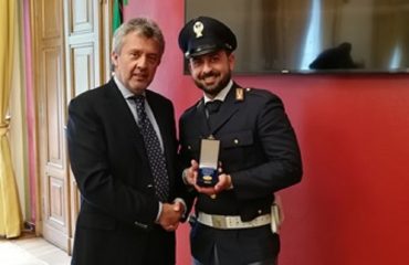 Alessio Mastrogiacomo con il questore di Torino Angelo Sanna - Foto Questura di Torino