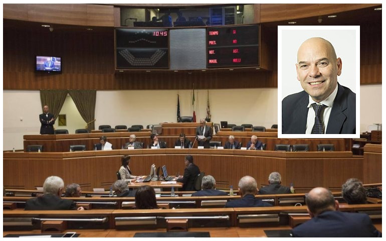 Sardegna: Regione, Peru (Fi) torna vicepresidente dopo l'arresto = (AGI) - Cagliari, 14 nov. - Antonello Peru (Fi) torna a occupare l'incarico di vicepresidente del Consiglio regionale della Sardegna in rappresentanza della minoranza di centrodestra. E' stato eletto stamane al primo scrutinio, quando era necessaria la maggioranza semplice, con 28 voti, mentre due sono andati al compagno di partito Stefano Tunis. Peru era stato sospeso per circa sei mesi dalla carica di consigliere regionale, in base alla legge Severino, dopo essere stato arrestato il 5 aprile 2016 nell'ambito dell'inchiesta