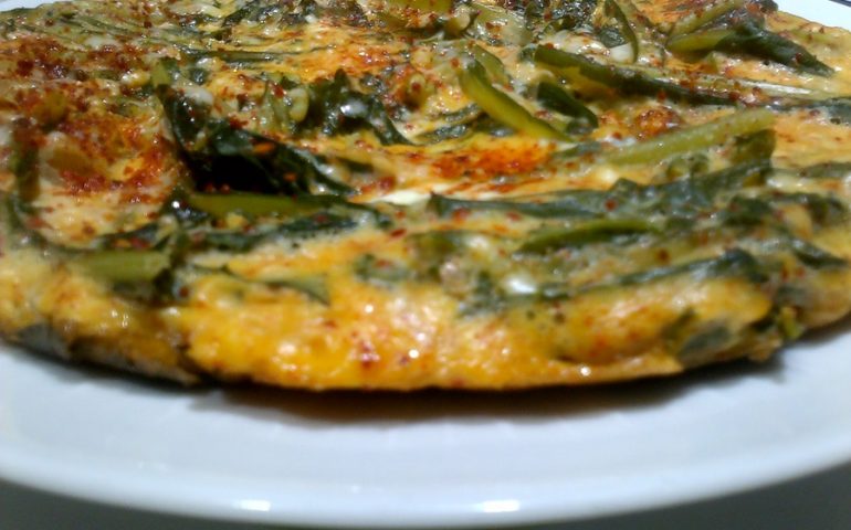 La ricetta: frittata di cicoria selvatica, un piatto sfizioso e ricco di proprietà