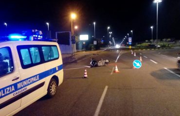 Incidente viale monastir scooter ferito gravissimo