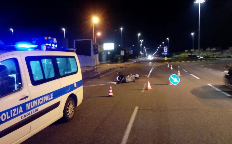 Incidente viale monastir scooter ferito gravissimo