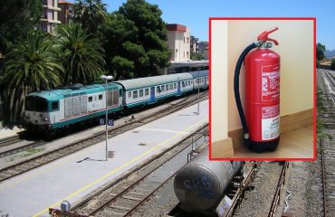 Stazione-dei-treni-di-Iglesias-estintore-vandali-cagliari-liceo-studente.
