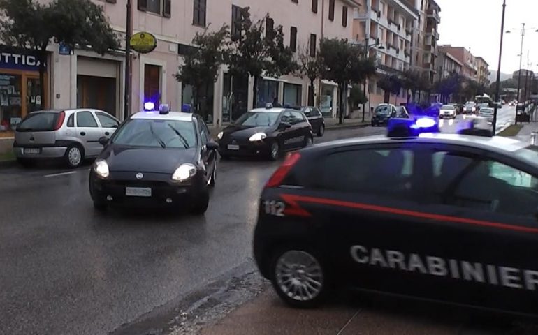 arresto carbonia ladro vestiti usati