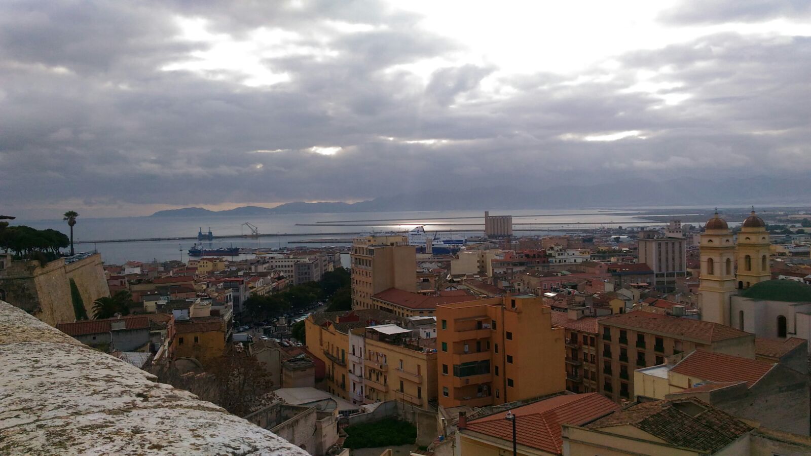 Meteo a Cagliari è arrivata la pioggia e le temperature si sono
