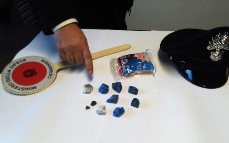 Nascondeva hashish nel borsello: in arresto un 17enne di Barrali