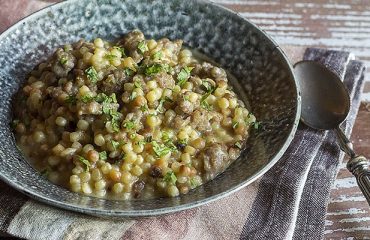 La ricetta Vistanet di oggi: fregula con salsiccia, una specialità sarda dal sapore intenso