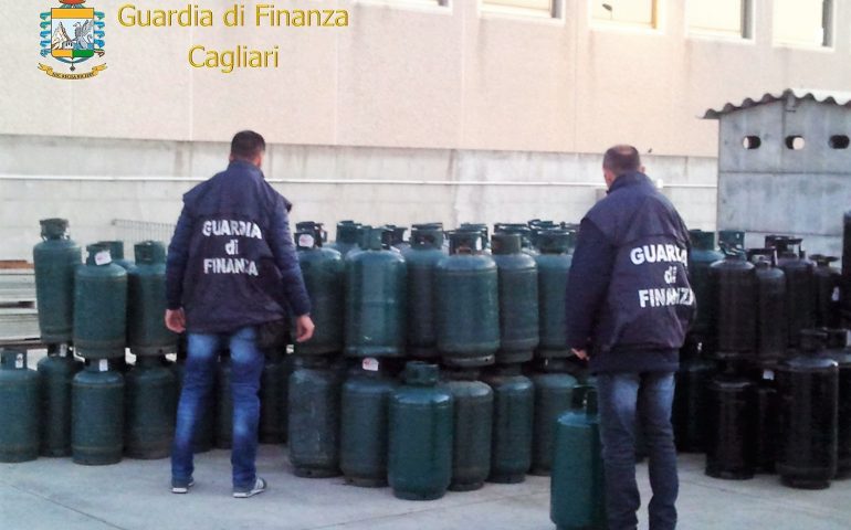 Sequestrate bombole con 240 kg di gpl: stoccate all’interno di un deposito, violavano le normative antincendio
