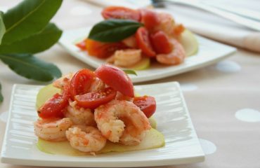 La ricetta Vistanet di oggi: insalata di gamberi e pomodorini datterini, un antipasto fresco e gustoso