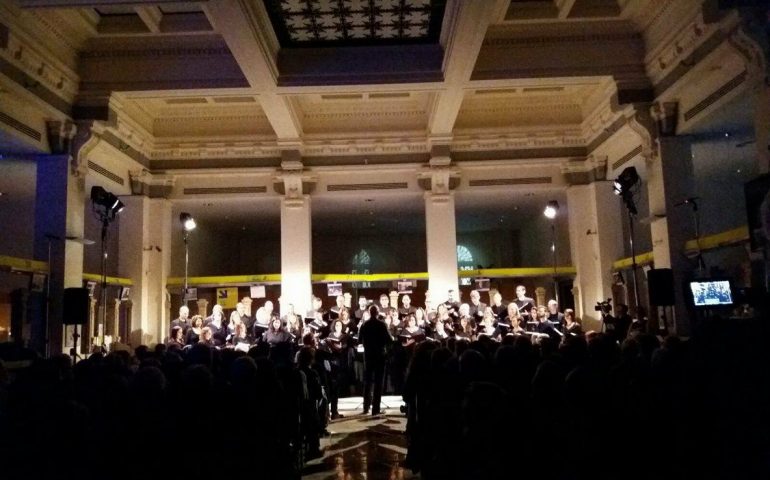 (VIDEO e FOTO) Cagliari, enorme successo per il concerto al Palazzo delle Poste di piazza del Carmine